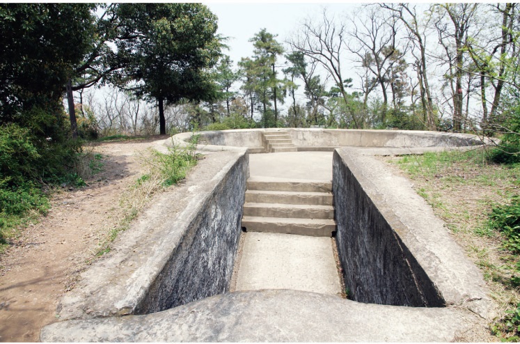黄山炮台掩体上方之圆形炮台.jpg