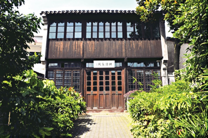姚桐斌故居中庭.jpg