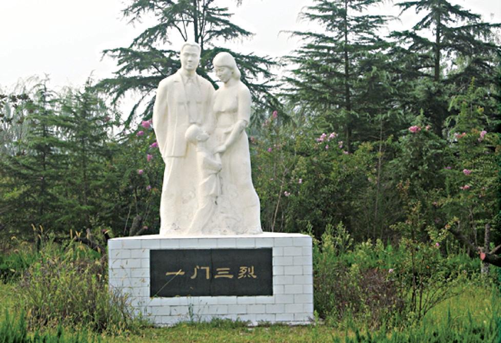 “一门三烈”雕塑.jpg