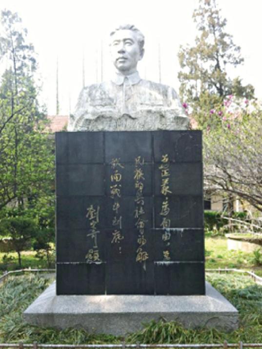 刘少奇塑像.jpg