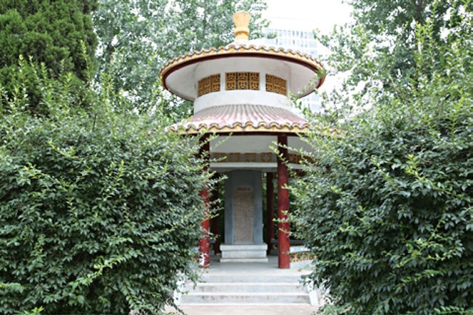 沭阳县革命烈士陵园碑亭.jpg